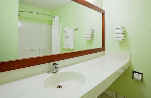 Waseca Hotel | Grandstay Hotel and Suites