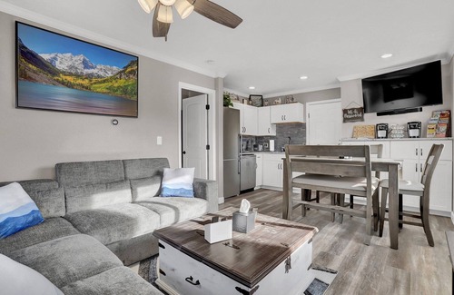 West Colorado Springs Casa | Grandview Mesa - Amazing Mountain Views!!!