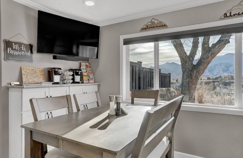 West Colorado Springs Casa | Grandview Mesa - Amazing Mountain Views!!!