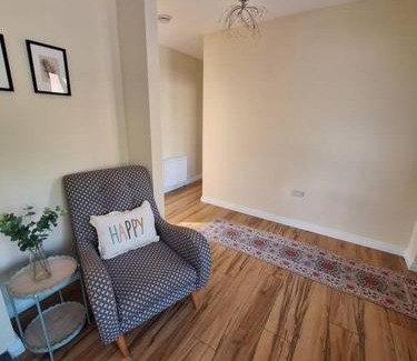 Omagh Casa | 'Grange Hideaway' Town Centre (Sleeps 6)