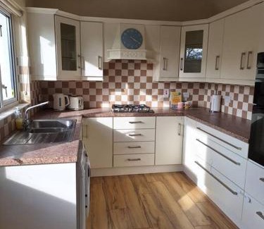 Omagh Casa | 'Grange Hideaway' Town Centre (Sleeps 6)