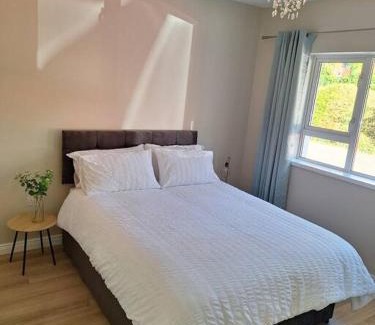 Omagh Casa | 'Grange Hideaway' Town Centre (Sleeps 6)