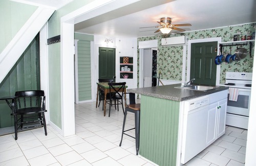 Marionville Cabaña | Granny's House- Hometown Hospitality by The Coleman Vault