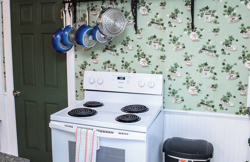 Marionville Cabaña | Granny's House- Hometown Hospitality by The Coleman Vault