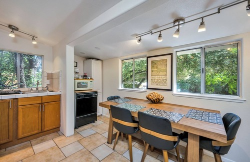 Glen Ellen Casa | Grapevine Cottage by AvantStay | Hobby Vineyard, Firepit, Ample Outdoor Seating