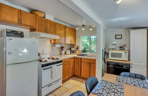 Glen Ellen Casa | Grapevine Cottage by AvantStay | Hobby Vineyard, Firepit, Ample Outdoor Seating