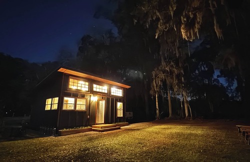Reddick Cabaña | Grass Campers Charming 1 Bedroom Cow Farm Cottage near WEC