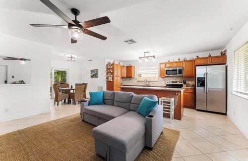 Jupiter Casa | Grateful Gatherings & Ocean Breezes Await This Thanksgiving