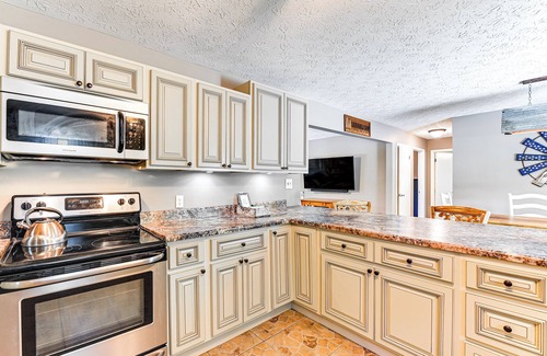 Gray Casa | Gray Vacation Rental w/ Deck + Pond Access!