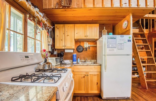 Rangeley Casa | Este campamento rústico se encuentra justo en el agua