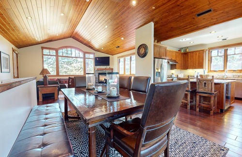 Mammoth Lakes Casa | Graystone 2088 4 Bedroom Home by RedAwning