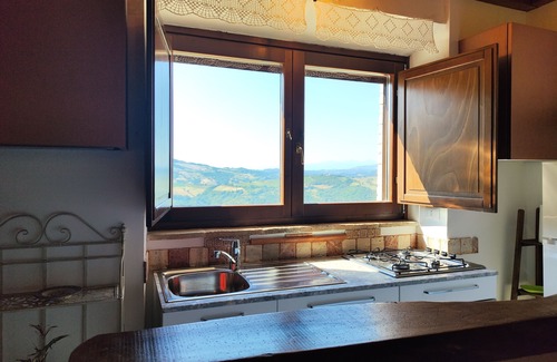 Penna San Giovanni Casa | GrazieSole Farmhouse whole house exclusively, facing the Sibillini Mountains