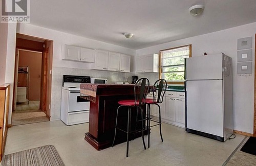 Arden Casa | Great 3-Bed Oak cottage located in the heart of Land O’Lakes Frontenac region.