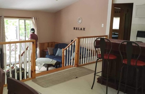 Arden Casa | Great 3-Bed Oak cottage located in the heart of Land O’Lakes Frontenac region.