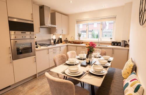 Greasby Casa | Great 4 bedroom home with garden on the Wirral Peninsula