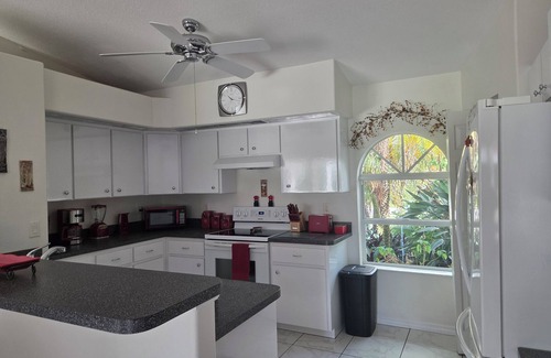 Englewood East Casa | Great 4-bedroom house in Englewood with pool, on a canal, 15 min. from beach.
