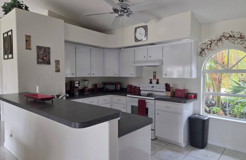 Englewood East Casa | Great 4-bedroom house in Englewood with pool, on a canal, 15 min. from beach.