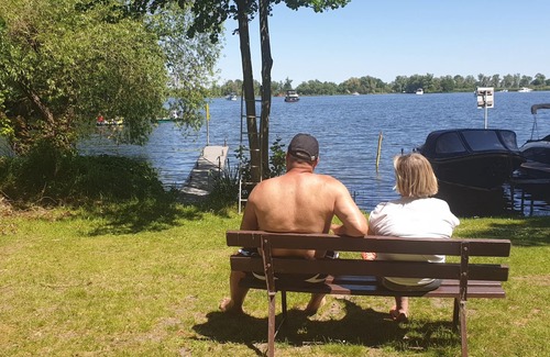 Gotz Casa | Great bungalow on the water (terrace, garden, beach, boat, bicycles, etc.)