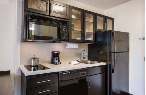 Far North Dallas Apartamento | Great Choice! 2 Pet-friendly Units, Full Kitchen, Onsite Parking
