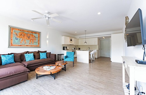 Sector R Condominio | ¡NUEVO! Gran condominio - cerca de todo!