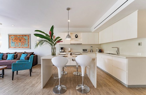 Sector R Condominio | ¡NUEVO! Gran condominio - cerca de todo!