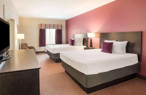 Saint Landry Hotel | Great Deals at Knights Inn Bunkie! Pool, Free Breakfast, Free Parking