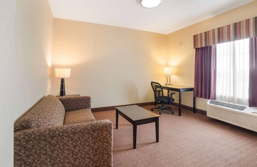 Saint Landry Hotel | Great Deals at Knights Inn Bunkie! Pool, Free Breakfast, Free Parking