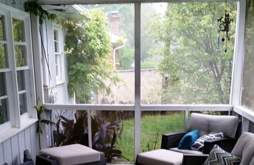 Greer Casa | Excelente ubicación en el lado este con piscina y retiro de porche con pantalla