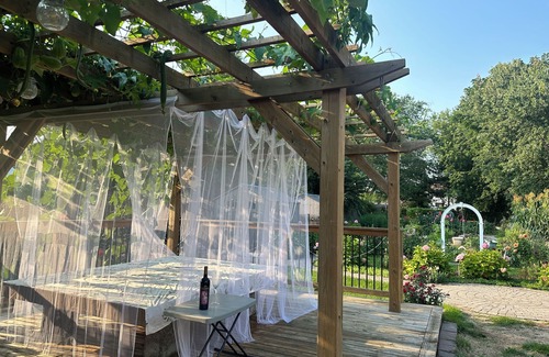 Niagara Falls Casa | Great Falls Home -walk to the Falls. Spacious house for family