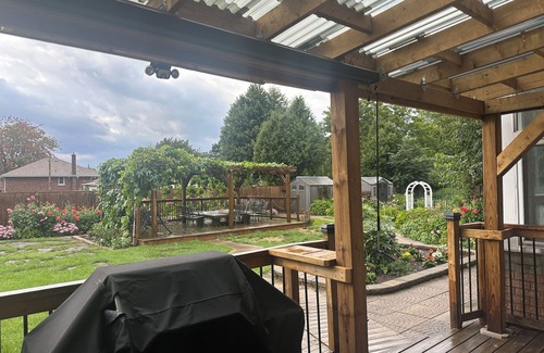 Niagara Falls Casa | Great Falls Home -walk to the Falls. Spacious house for family