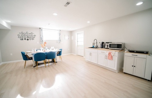 Great Falls Casa | Great Falls Luxe Haven: 5BR/3BA Modern Oasis!