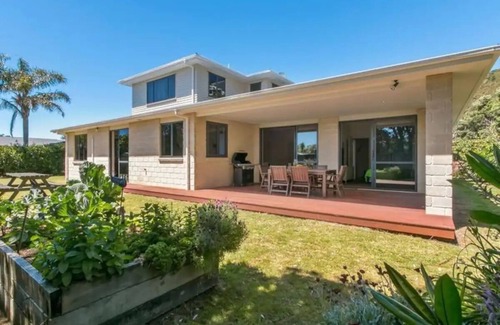 Bowentown Casa | Great family holiday home with entertainment area for extras