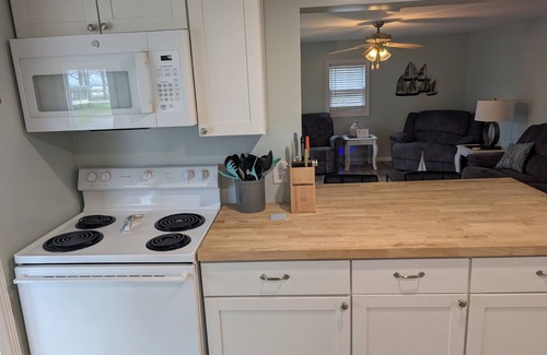 Lakeview Cabaña | Great Front Porch with 3 Bedrooms and King Bed