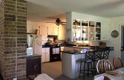 Wilburn Casa | Great get away to a country home with large yard and outdoor sitting area.