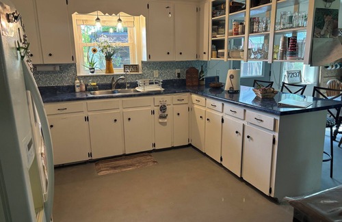 Wilburn Casa | Great get away to a country home with large yard and outdoor sitting area.