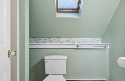 Southwest Harbor Casa | Great Harbor Inn Ellis Room 25