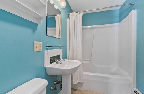 Southwest Harbor Casa | Great Harbor Inn Bermuda Room 22