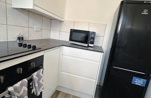 Bedford Casa | Great Home Close To The Embankment Free Parking and Self Check in!