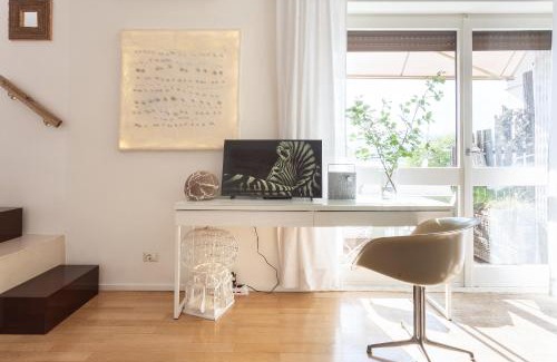 Ispra Apartamento | Great Lake View Artist's Apartment