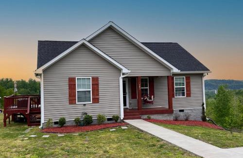 Ashland City Casa | GREAT Little Guest Suite with Private Entry & Deck! Pet Friendly & 30 Mins to Nashville!