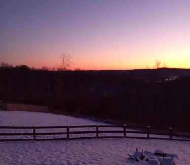 Ashland City Casa | GREAT Little Guest Suite with Private Entry & Deck! Pet Friendly & 30 Mins to Nashville!