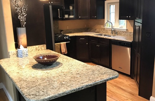 Fletcher Casa | Vistas espectaculares de la puesta de sol, cerca de los restaurantes y cervecerías de Asheville, jacuzzi!