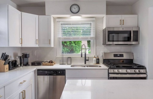 Westmont Casa | Great Location! Beautiful Home Near Downtown Westmont