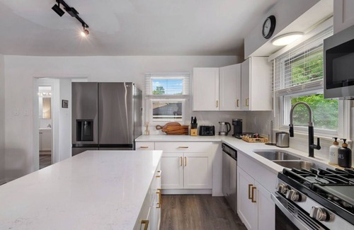 Westmont Casa | Great Location! Beautiful Home Near Downtown Westmont