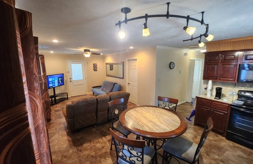 Sulphur Casa | Great Location in Sulphur 1/2 Mile to I-10 Exit 20 2 Beds