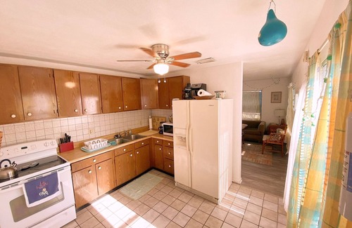 Childs Park Casa | Great location: Restaurants, Shops, Kayak launch, Pinellas Bike trail, and Beach