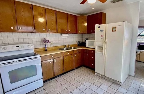 Childs Park Casa | Great location: Restaurants, Shops, Kayak launch, Pinellas Bike trail, and Beach