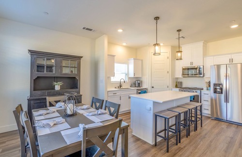 Visalia Casa | Great place to stay on your day trip to the Sequoias.