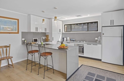 Currarong Apartamento | Great rates for a Currarong luxury ground floor apartment.