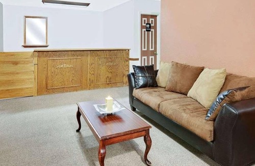 Muskogee Casa | Great Relaxing Overnight Stay at Knights Inn Muskogee! Pet-friendly Property